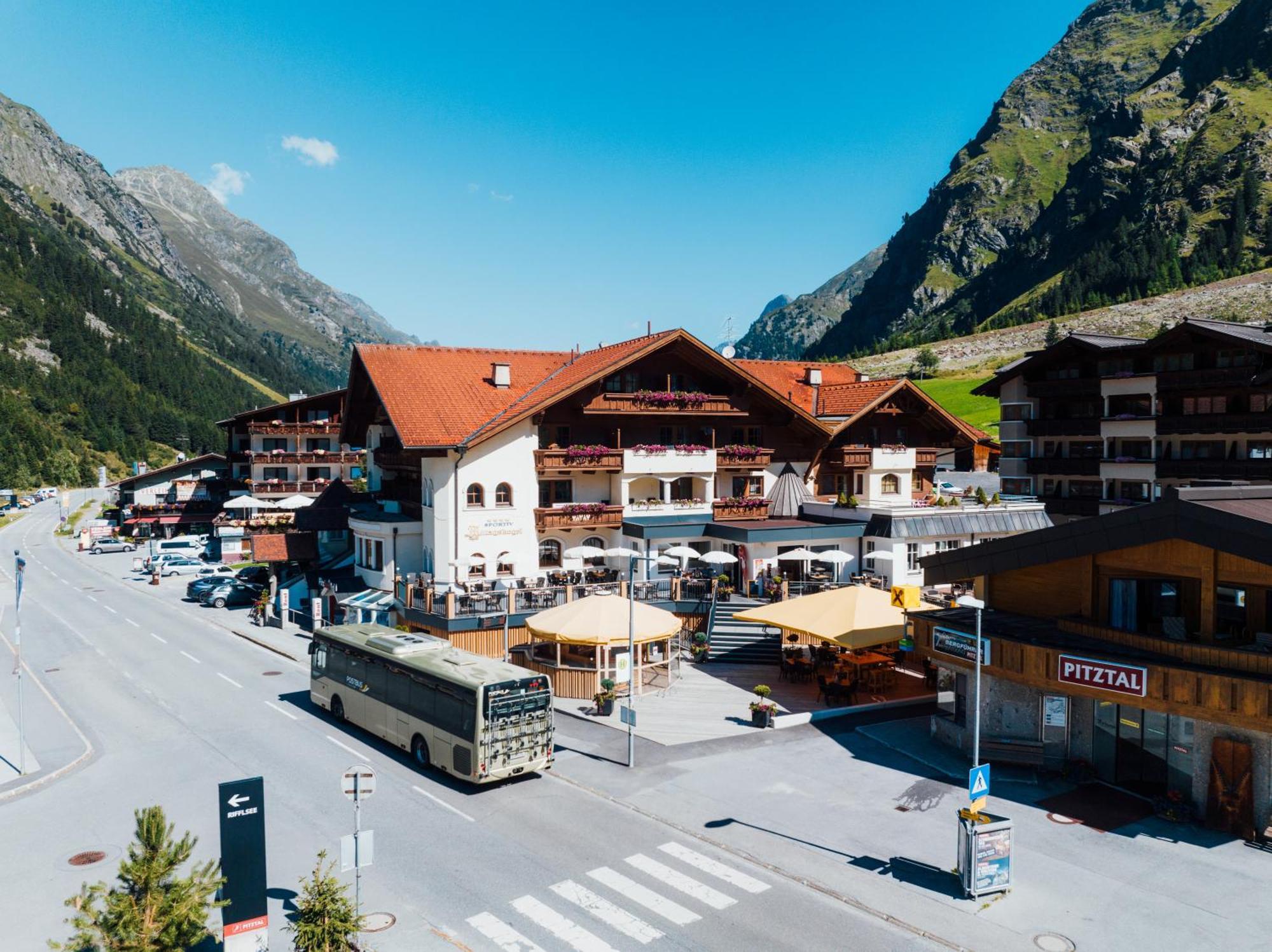 Hotel Mittagskogel Pitztal Санкт-Леонхард-им-Пицталь Экстерьер фото