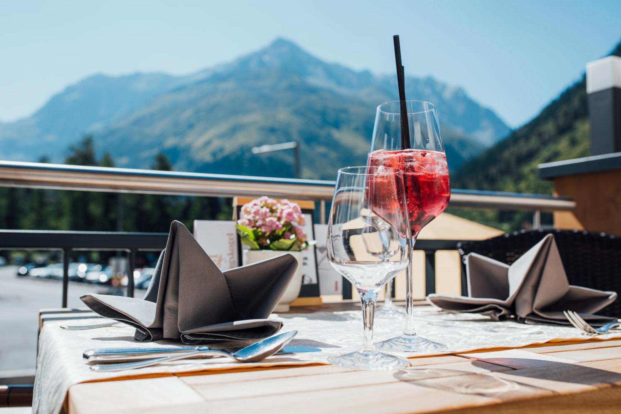 Hotel Mittagskogel Pitztal Санкт-Леонхард-им-Пицталь Экстерьер фото