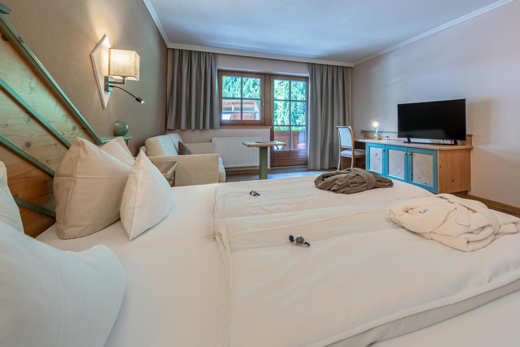 Hotel Mittagskogel Pitztal Санкт-Леонхард-им-Пицталь Экстерьер фото