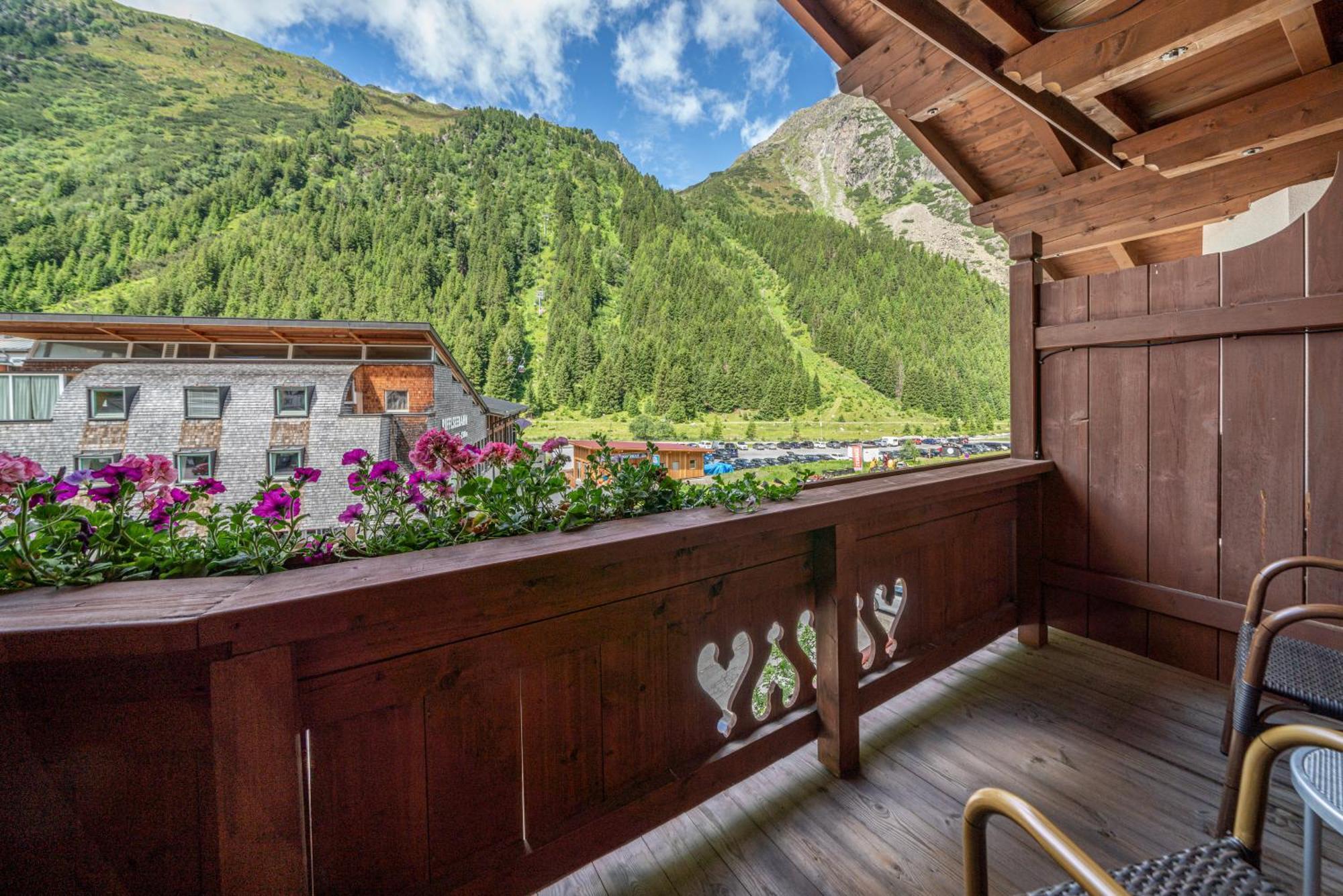 Hotel Mittagskogel Pitztal Санкт-Леонхард-им-Пицталь Экстерьер фото