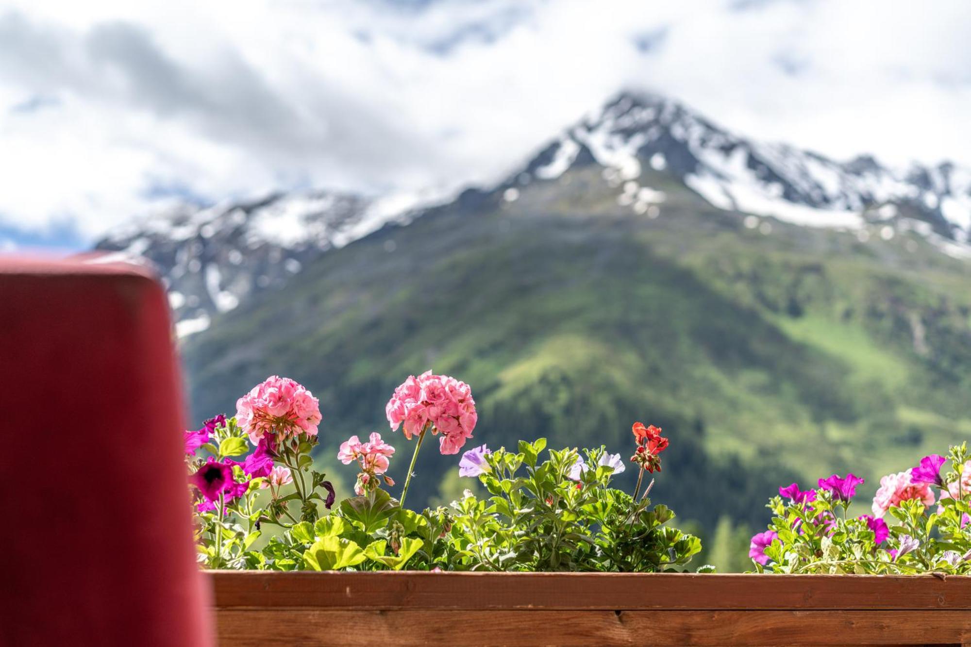 Hotel Mittagskogel Pitztal Санкт-Леонхард-им-Пицталь Экстерьер фото